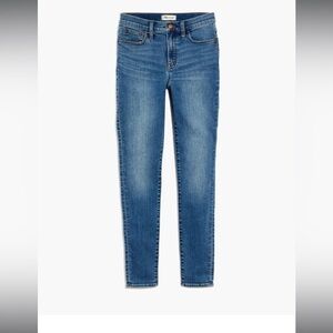 9" Mid-Rise Roadtripper Authentic Jeans in Enfield Wash Womans Size 29